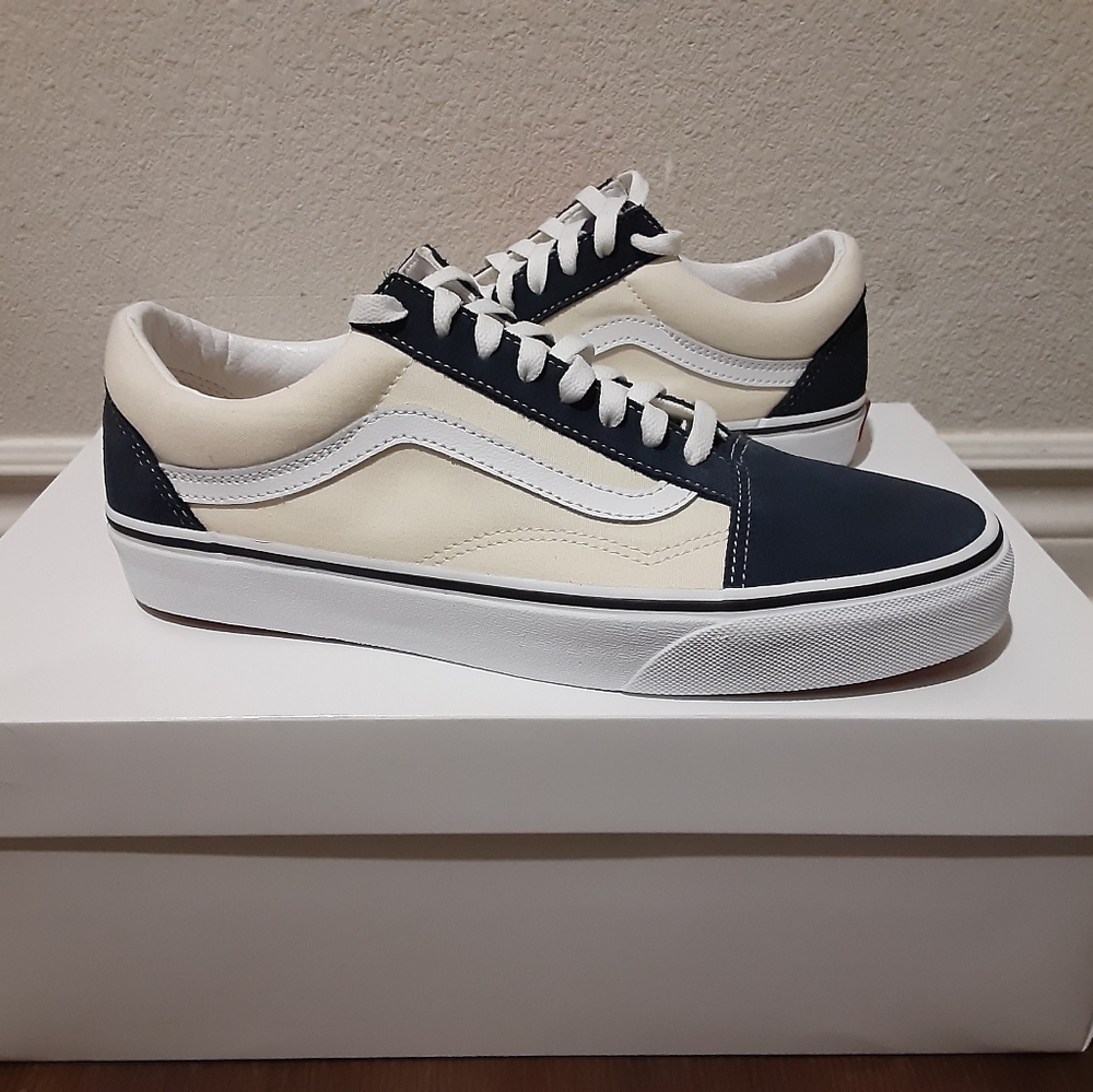 Vans - Picture 1 of 4